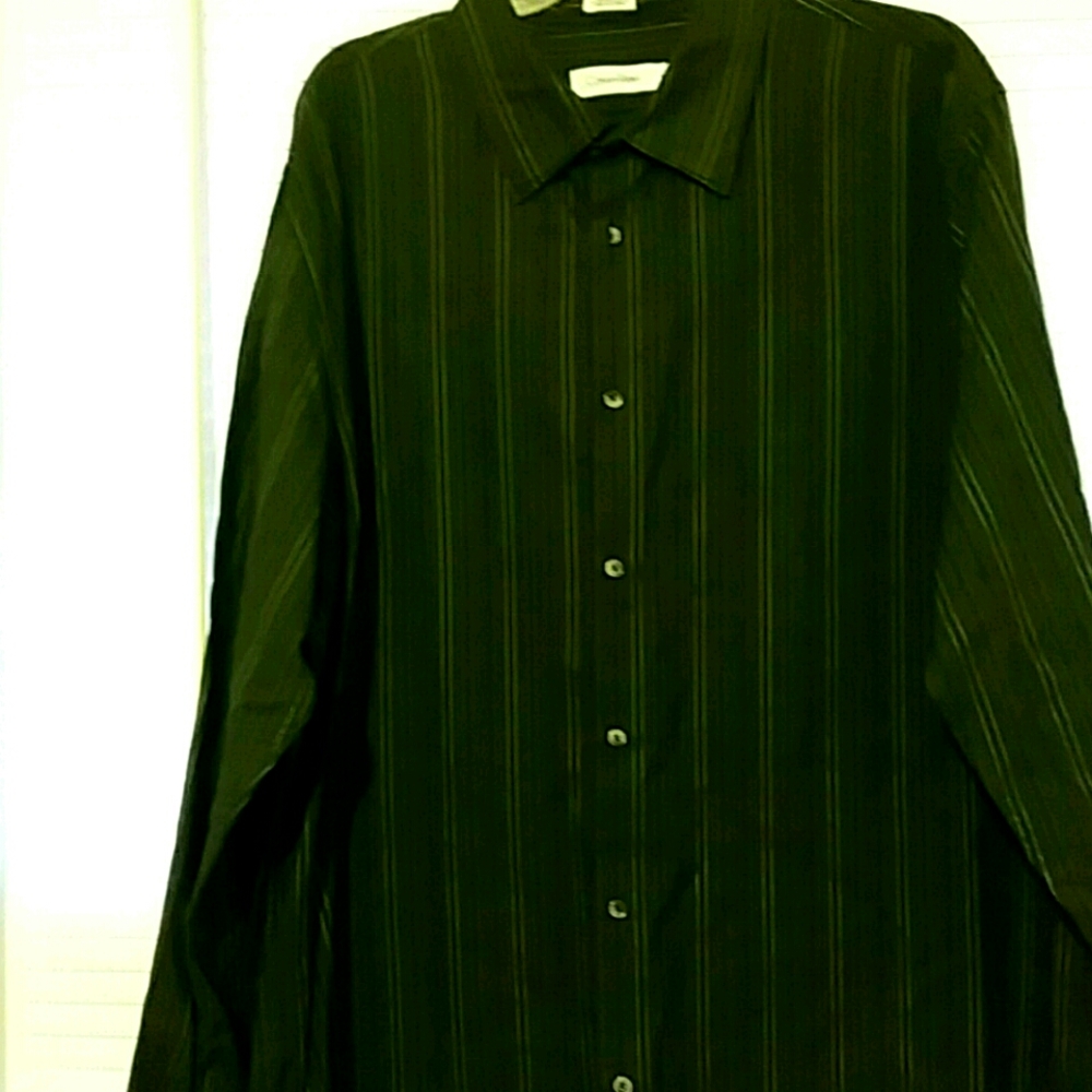 CALVIN KLEIN STRIPPED LONG SLEEVES DRESS SHIRT.